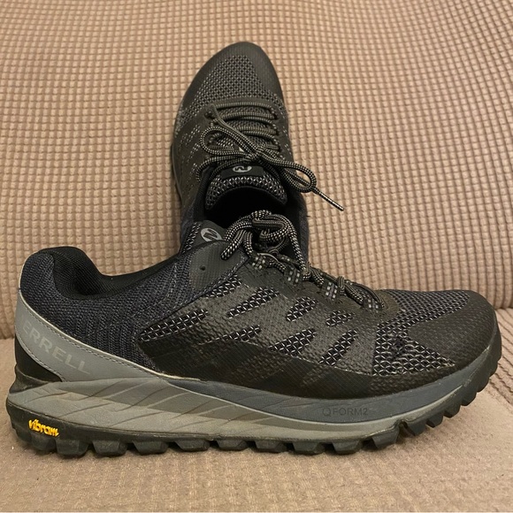 Merrell Black and Gray Athletic Trail Shoes with Mesh Upper. Amazing condition! - Picture 3 of 5